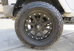 2015 Jeep Wrangler Unlimited - Thumbnail 16