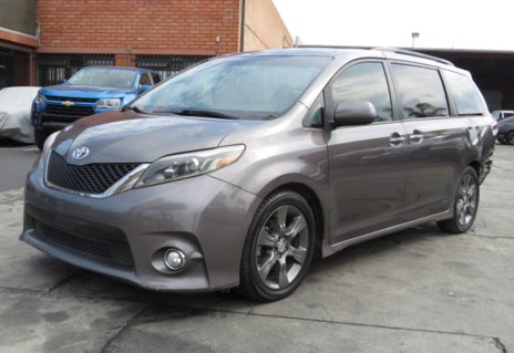 Picture of 2016 Toyota Sienna
