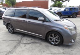 2016 Toyota Sienna - Thumbnail 4