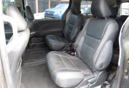 2016 Toyota Sienna - Thumbnail 25