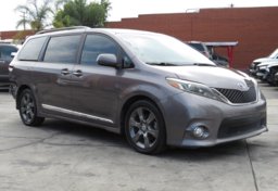 2016 Toyota Sienna - Thumbnail 2