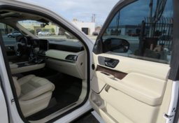 2018 Lincoln Navigator - Thumbnail 24