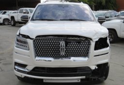 2018 Lincoln Navigator - Thumbnail 16
