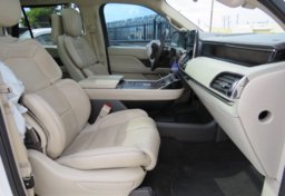 2018 Lincoln Navigator - Thumbnail 25