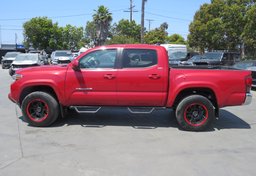 2018 Toyota Tacoma - Thumbnail 10