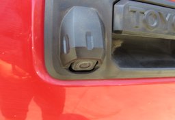 2018 Toyota Tacoma - Thumbnail 18