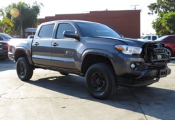2021 Toyota Tacoma - Thumbnail 3
