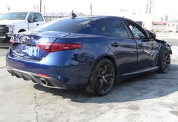 2017 Alfa Romeo Giulia - Thumbnail 9