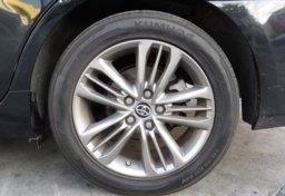 2016 Toyota Camry Hybrid - Thumbnail 20