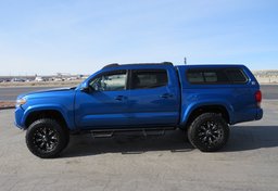 2017 Toyota Tacoma - Thumbnail 10