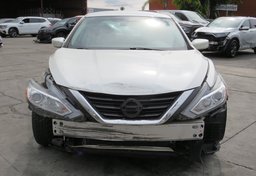 2017 Nissan Altima - Thumbnail 15