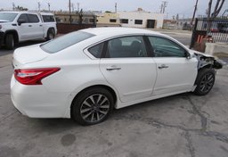 2017 Nissan Altima - Thumbnail 10