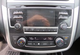 2017 Nissan Altima - Thumbnail 32