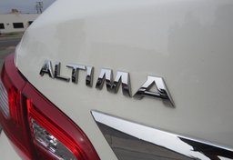 2017 Nissan Altima - Thumbnail 14