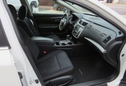 2017 Nissan Altima - Thumbnail 24