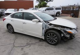 2017 Nissan Altima - Thumbnail 2