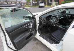 2017 Nissan Altima - Thumbnail 19