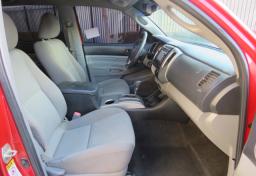 2013 Toyota Tacoma - Thumbnail 25