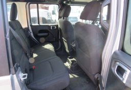 2018 Jeep Wrangler Unlimited - Thumbnail 31