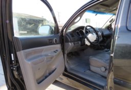 2005 Toyota Tacoma - Thumbnail 33