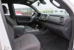 2018 Toyota Tacoma - Thumbnail 24