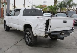 2018 Toyota Tacoma - Thumbnail 8