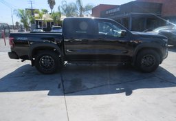 2022 Nissan Frontier - Thumbnail 6