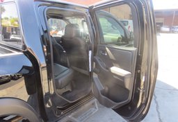 2022 Nissan Frontier - Thumbnail 24