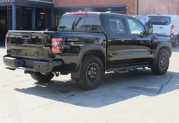 2022 Nissan Frontier - Thumbnail 10