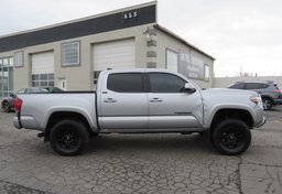 2020 Toyota Tacoma 4WD - Thumbnail 9