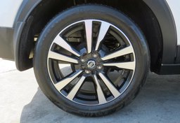 2020 Nissan Kicks - Thumbnail 11