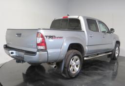 2015 Toyota Tacoma - Thumbnail 7