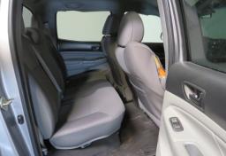 2015 Toyota Tacoma - Thumbnail 32