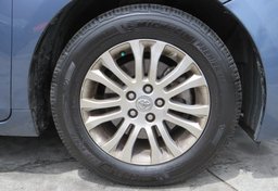 2017 Toyota Sienna - Thumbnail 17