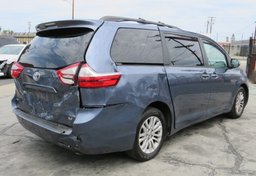 2017 Toyota Sienna - Thumbnail 8