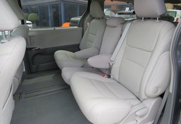 2017 Toyota Sienna - Thumbnail 22