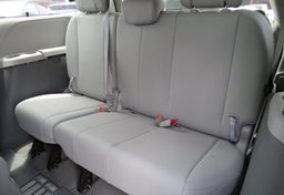 2017 Toyota Sienna - Thumbnail 28