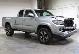 2017 Toyota Tacoma - Thumbnail 4