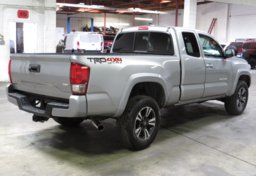 2017 Toyota Tacoma - Thumbnail 7