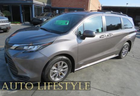 Picture of 2021 Toyota Sienna