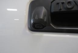 2018 Toyota Tacoma - Thumbnail 16