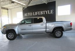 2018 Toyota Tacoma - Thumbnail 11