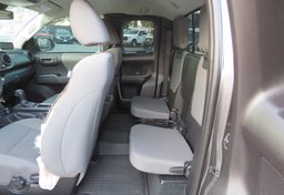 2020 Toyota Tacoma - Thumbnail 32