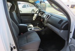 2014 Toyota Tacoma - Thumbnail 24