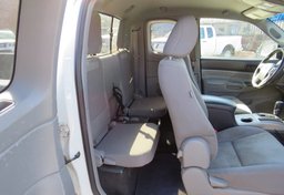 2014 Toyota Tacoma - Thumbnail 30