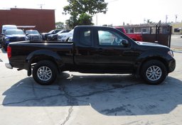 2017 Nissan Frontier - Thumbnail 12