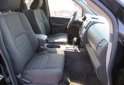 2017 Nissan Frontier - Thumbnail 24