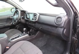 2016 Toyota Tacoma - Thumbnail 31