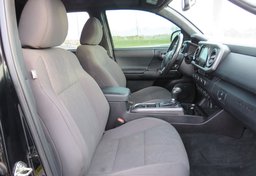 2016 Toyota Tacoma - Thumbnail 34