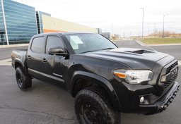 2016 Toyota Tacoma - Thumbnail 17
